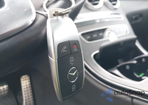 2021 Mercedes-Benz C 300 4Matic z USA, uszkodzony, nr VIN W1KWF8EB4MR651124